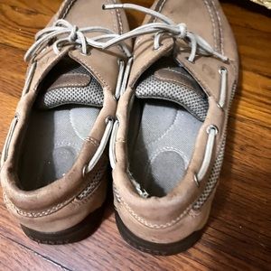 Women’s size 7 Sperry Top-Sider used pictures as is clean. No smoking pet free